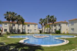 Bazén v ubytovaní Family Beach Club Sevilla II alebo v jeho blízkosti