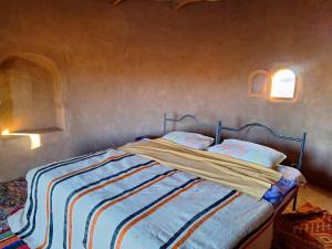 Letto o letti in una camera di M'hamid Desert Camp Tours