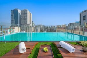 Bazén v ubytování Sea Near Me Hotel Danang nebo v jeho okolí