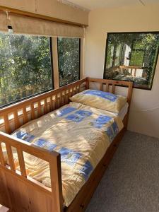 Postel nebo postele na pokoji v ubytování Nádherné místo pro váš relax v přírodě + 19 fotografií