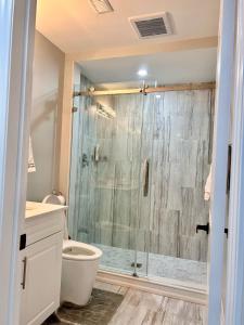 Fotografie z fotogalerie ubytování SUITE A 2 Bedroom Apartment v destinaci Brampton