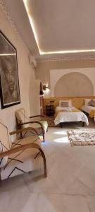 Rúm í herbergi á riad sbai palace