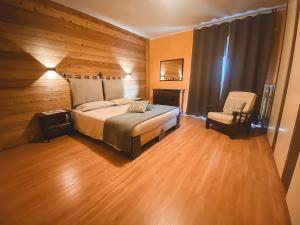 A bed or beds in a room at Apartment L'Envers
