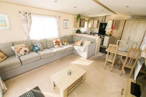 Gallery image of The Hurleys 8 Berth AV14 At Camber Sands in Camber