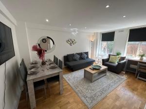 a living room with a couch and a table at Marble Arch 3-Bedroom Family Flat in Central London in London