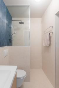 Kupaonica u objektu INDIGO - Brand New Studio Apartment