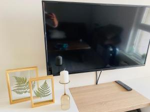 a table with a television and a candle and a picture at Ferienwohnung DECK 3 in Cuxhaven in Cuxhaven