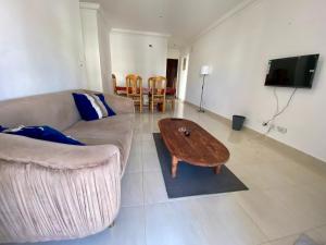 Μια τηλεόραση ή/και κέντρο ψυχαγωγίας στο Apartment for Rent in Madinaty