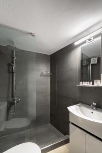 Koupelna v ubytování MC 2 Residences + 8 fotografií