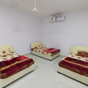 Postelja oz. postelje v sobi nastanitve إستراحة المروج بالجبل الاخضر - سلطنة عمان-