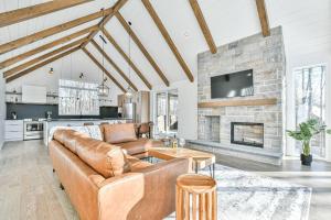 a living room with a couch and a fireplace at The Glam Shack - Golf, Ski, Spa in Saint-Faustin