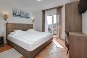 Postel nebo postele na pokoji v ubytování Bed & Breakfast Došen + 37 fotografií