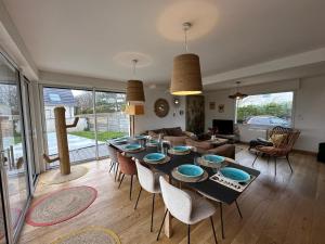 a living room with a long table and chairs at Villa Marius - Piscine - Proche de la plage in Ambleteuse