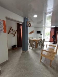 Kuchyň nebo kuchyňský kout v ubytování Apartamento Esmeralda Arboletes
