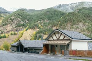 a building on the side of a mountain at AndBnB I Apartamento con Terraza y Parking in Arinsal