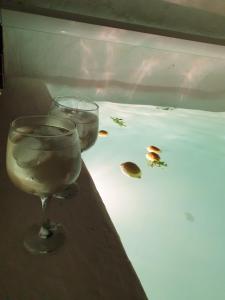 a glass of water sitting on top of a table at Casa Rural Recovecos in Algodonales