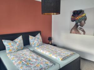 two beds in a room with a painting on the wall at Apartment - Gästewohnung - Unterkunft Monteure in Chemnitz