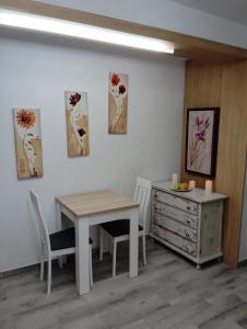 a dining room with a table and a dresser at Apartamentos nova de abaixo 3 in Pontevedra