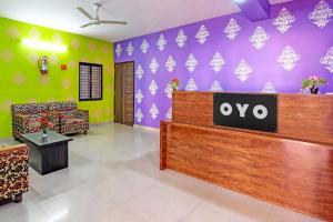 a waiting room with an ovo sign on the wall at OYO Flagship Samrudhi Residency in Jānla