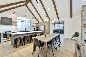 Nhà bếp/bếp nhỏ tại The Chic Shack - Golf, Ski, SPA +47 ảnh