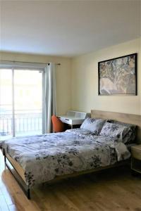 a bedroom with a bed and a desk and a window at Family-Friendly 3BR Home with Backyard in Montréal