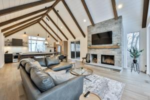 a living room with a couch and a fireplace at The Chic Shack - Golf, Ski, SPA in Saint-Faustin