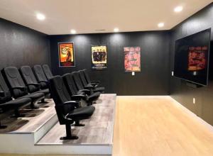 a waiting room with black walls and black chairs at Mountain Top Oasis in Sevierville +60 photos