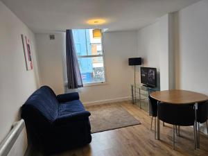 Great Value Bath Street Ilkeston Apartment tesisinde bir oturma alanı