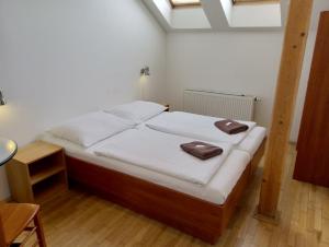 Postel nebo postele na pokoji v ubytování Beta Pension
