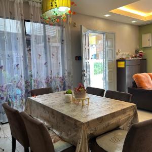 Khu vực ghế ngồi tại MyDream Wedding Perfect Landed Home