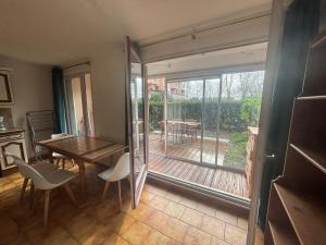 a room with a sliding glass door leading to a deck at F2 avec Terrasse, Parking gratuit in Guyancourt
