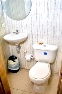 a bathroom with a toilet and a sink at Hotel Grand Horizon Rodadero in Santa Marta