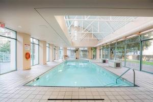 Πισίνα στο ή κοντά στο Luxury 2-bedroom condo beach side Yaletown