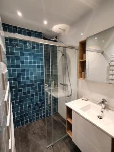 a bathroom with a glass shower and a sink at Ty Domovoï, vue mer in Douarnenez +41 photos