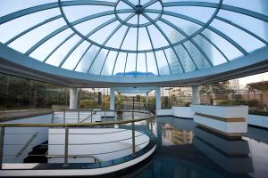 a glass domed building with a glass ceiling at Flat Hotel Slaviero Guarulhos in Guarulhos