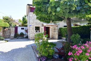 Hoone, kus puhkemaja asub