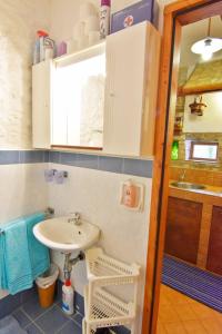 Vannituba majutusasutuses Holiday house with a parking space Zambratija, Umag - 22708