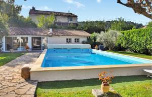 a swimming pool in the backyard of a house at Le Jardin De So in Barbentane