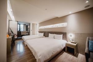 Postel nebo postele na pokoji v ubytování Hub Hotel Kaohsiung Yawan Branch