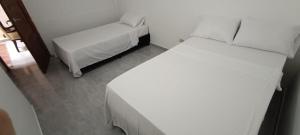 Voodi või voodid majutusasutuse Los Pinos toas