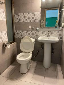 a bathroom with a toilet and a sink at Backpackers Hostel Islamabad in Islamabad