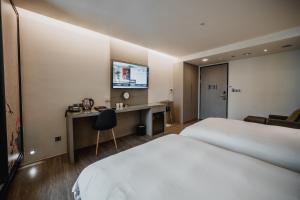 Postel nebo postele na pokoji v ubytování Hub Hotel Kaohsiung Yawan Branch