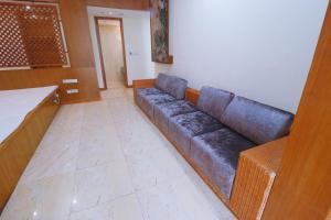 A seating area at Rainbow Valley Hot Spring Hotel