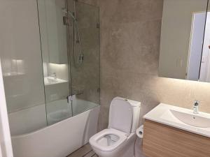 a bathroom with a toilet and a sink and a shower at Looking for 3-6 month lease via gtree! in St Marys