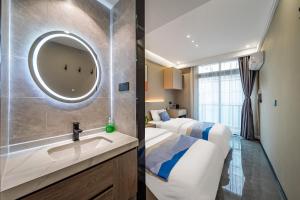 Voodi või voodid majutusasutuse Yue Lv Hotel toas