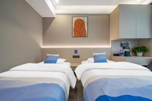 Voodi või voodid majutusasutuse Yue Lv Hotel toas
