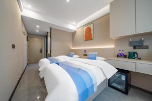 a bedroom with two beds and a kitchen at Yozo Serviced Apartment in Shanghai