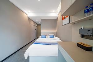 Voodi või voodid majutusasutuse Yue Lv Hotel toas