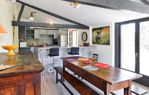 Kuchyň nebo kuchyňský kout v ubytování La Metairie De La Garenne