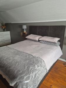 Un pat sau paturi într-o cameră la Air Lakehouse